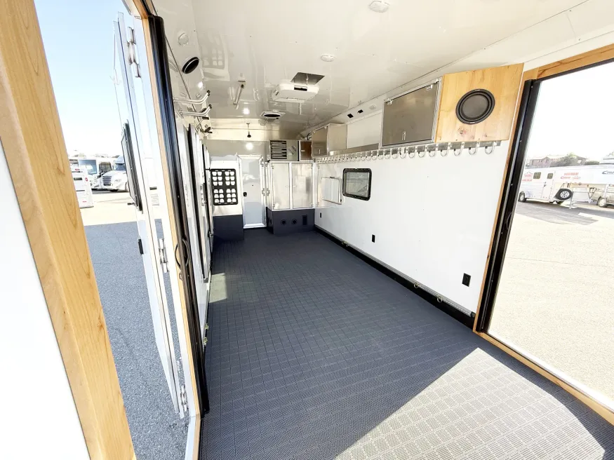 2025 Logan Coach Ultimate Sports Hauler | Photo 30 of 33