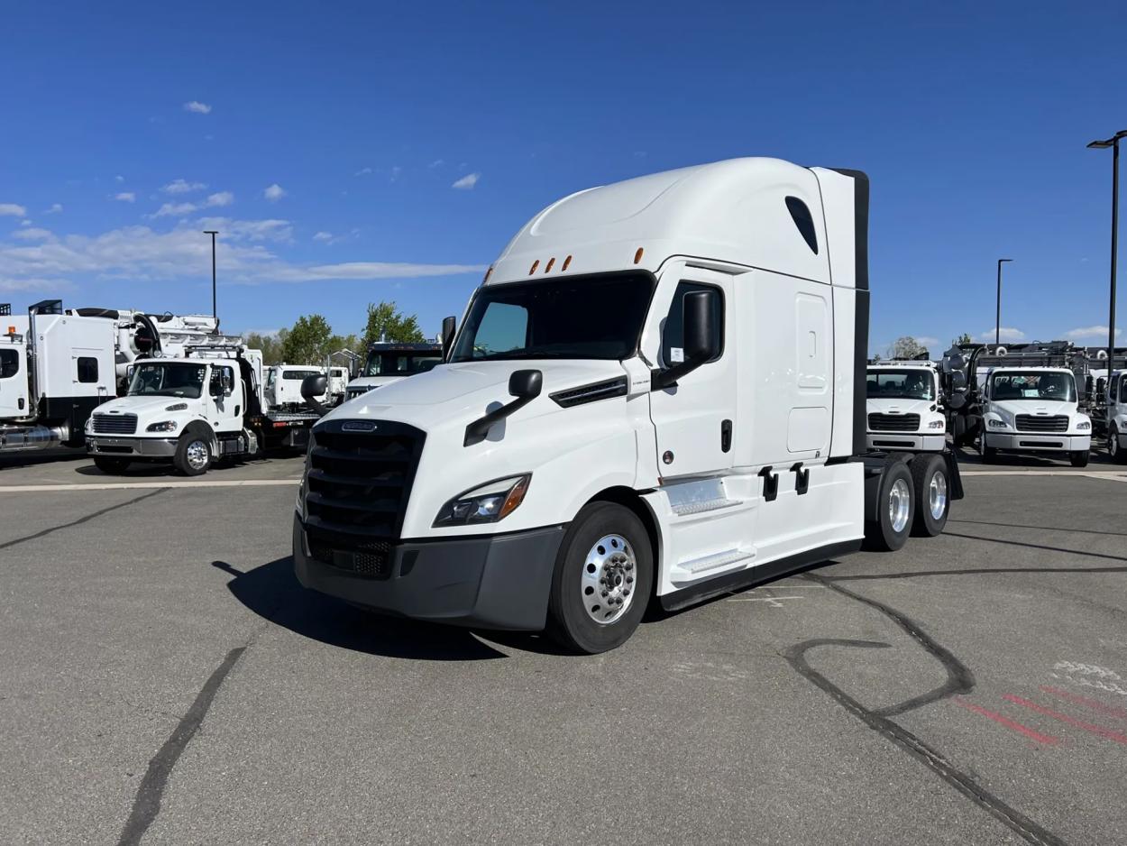 2024 Freightliner Cascadia 126 | Photo 1 of 19