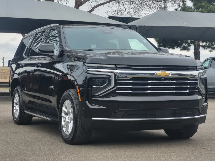 2025 Chevrolet Tahoe LT | Photo 2 of 25