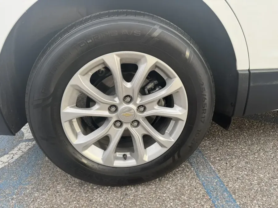 2021 Chevrolet Equinox | Photo 10 of 28