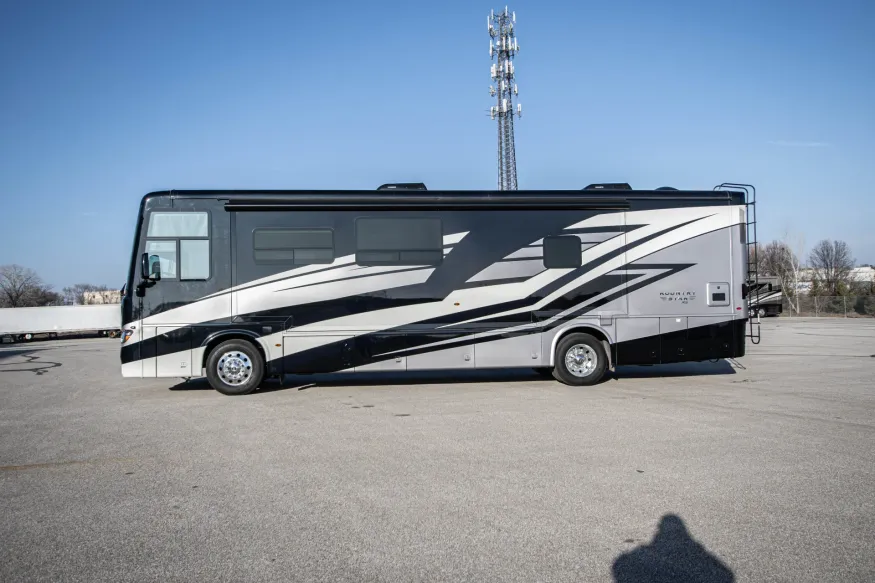 2024 Newmar Kountry Star 3709 | Photo 1 of 25