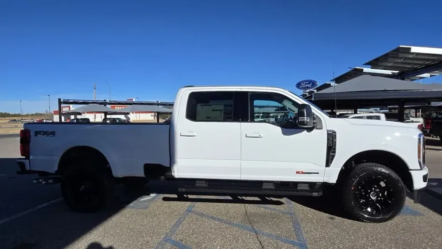 2026 Ford Super Duty F-350 | Photo 4 of 28