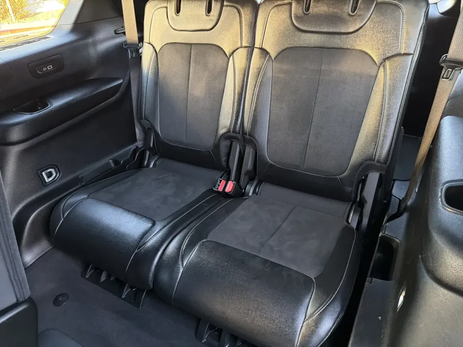 2024 Jeep Grand Cherokee L Altitude | Photo 10 of 23