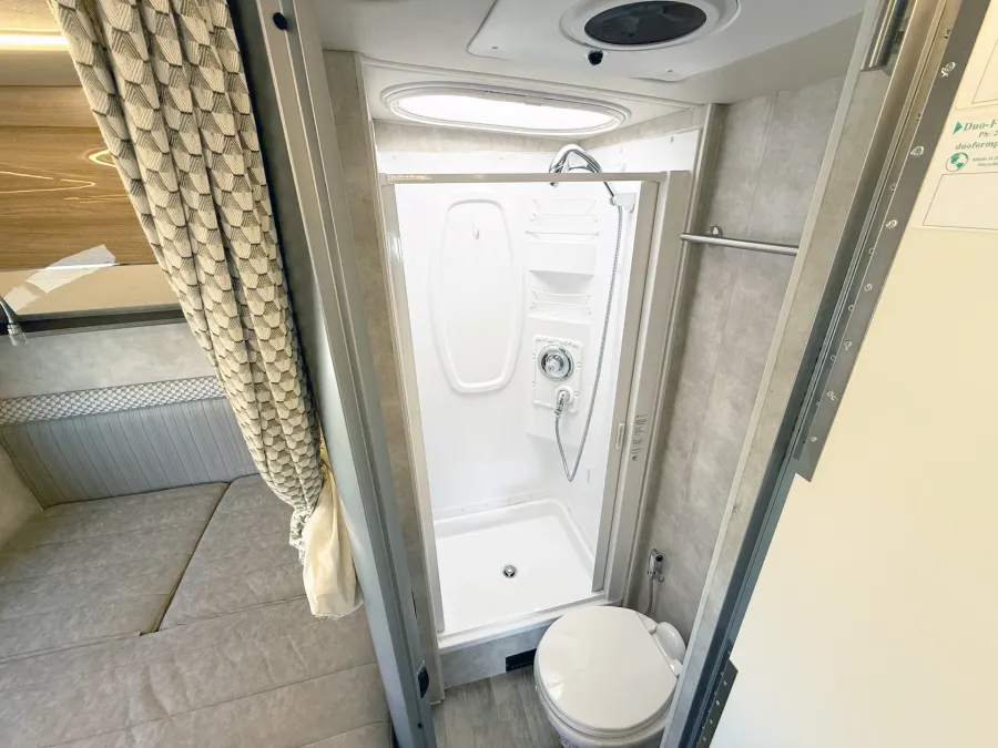 2019 Winnebago Navion 24J | Photo 12 of 24