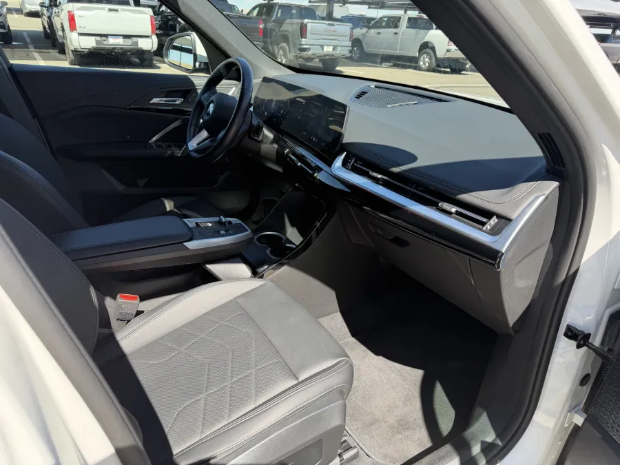2025 BMW X1 xDrive28i | Photo 12 of 21