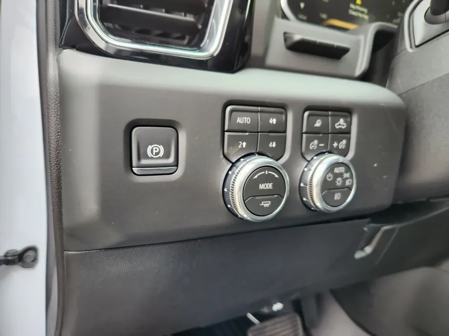 2026 GMC Sierra 3500HD Denali | Photo 6 of 31