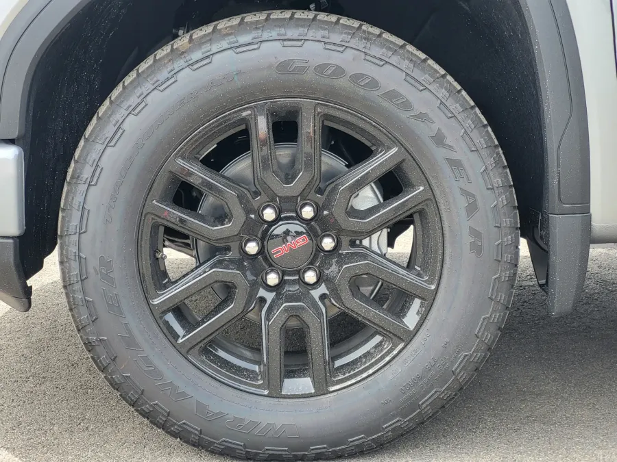 2026 GMC Sierra 1500 Elevation | Photo 9 of 24