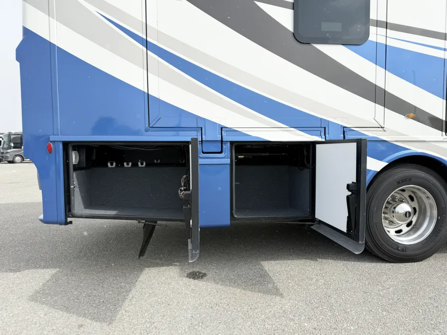 2022 Newmar Canyon Star 3722 | Photo 25 of 28