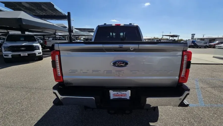 2023 Ford F-250 | Photo 7 of 30