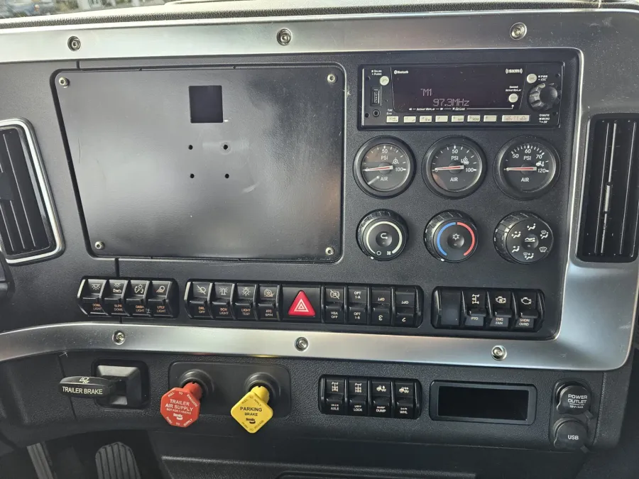 2025 Western Star 47X | Photo 18 of 19