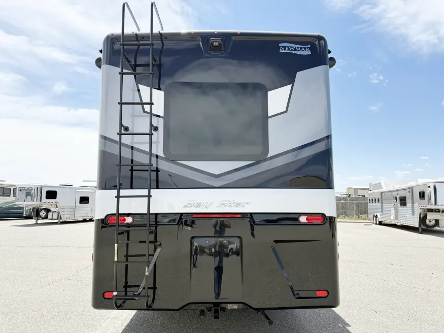2027 Newmar Bay Star 3114 | Photo 19 of 27