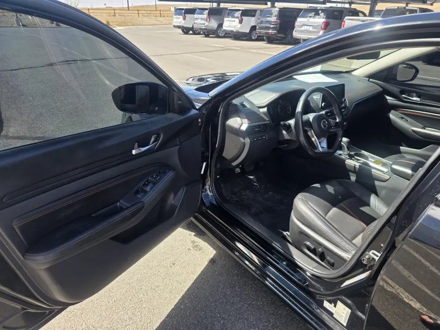2022 Nissan Altima 2.5 SR | Photo 8 of 23