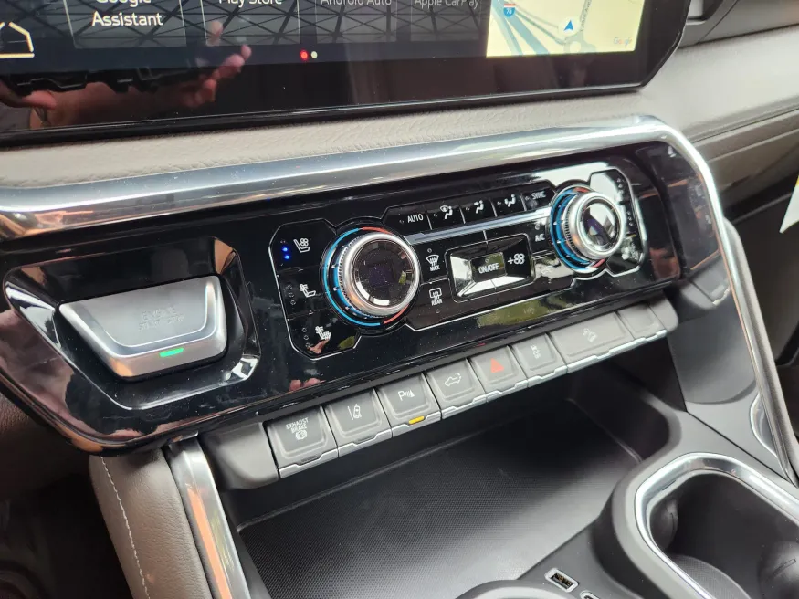 2026 GMC Sierra 3500HD Denali | Photo 25 of 30