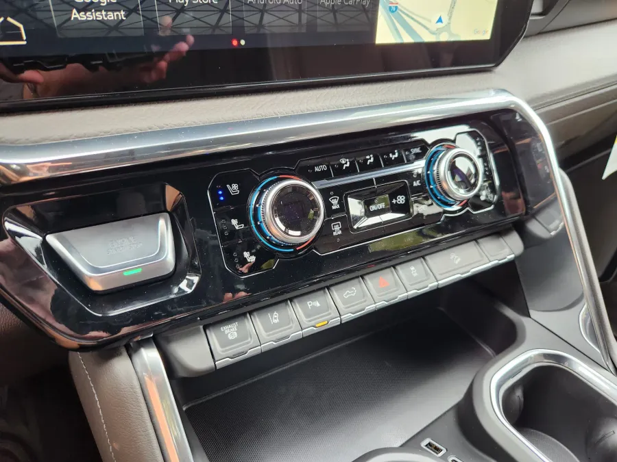 2026 GMC Sierra 3500HD Denali | Photo 25 of 30