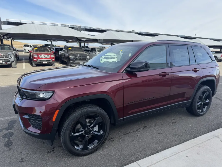 2025 Jeep Grand Cherokee Altitude X | Photo 3 of 16