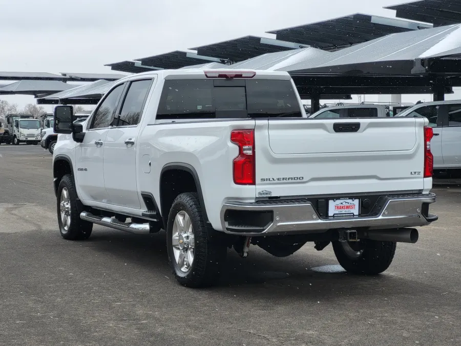 2022 Chevrolet Silverado 2500HD LTZ | Photo 10 of 36
