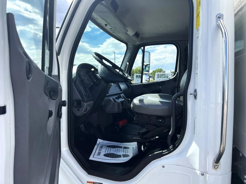2018 Freightliner M2 106 | Photo 12 of 19