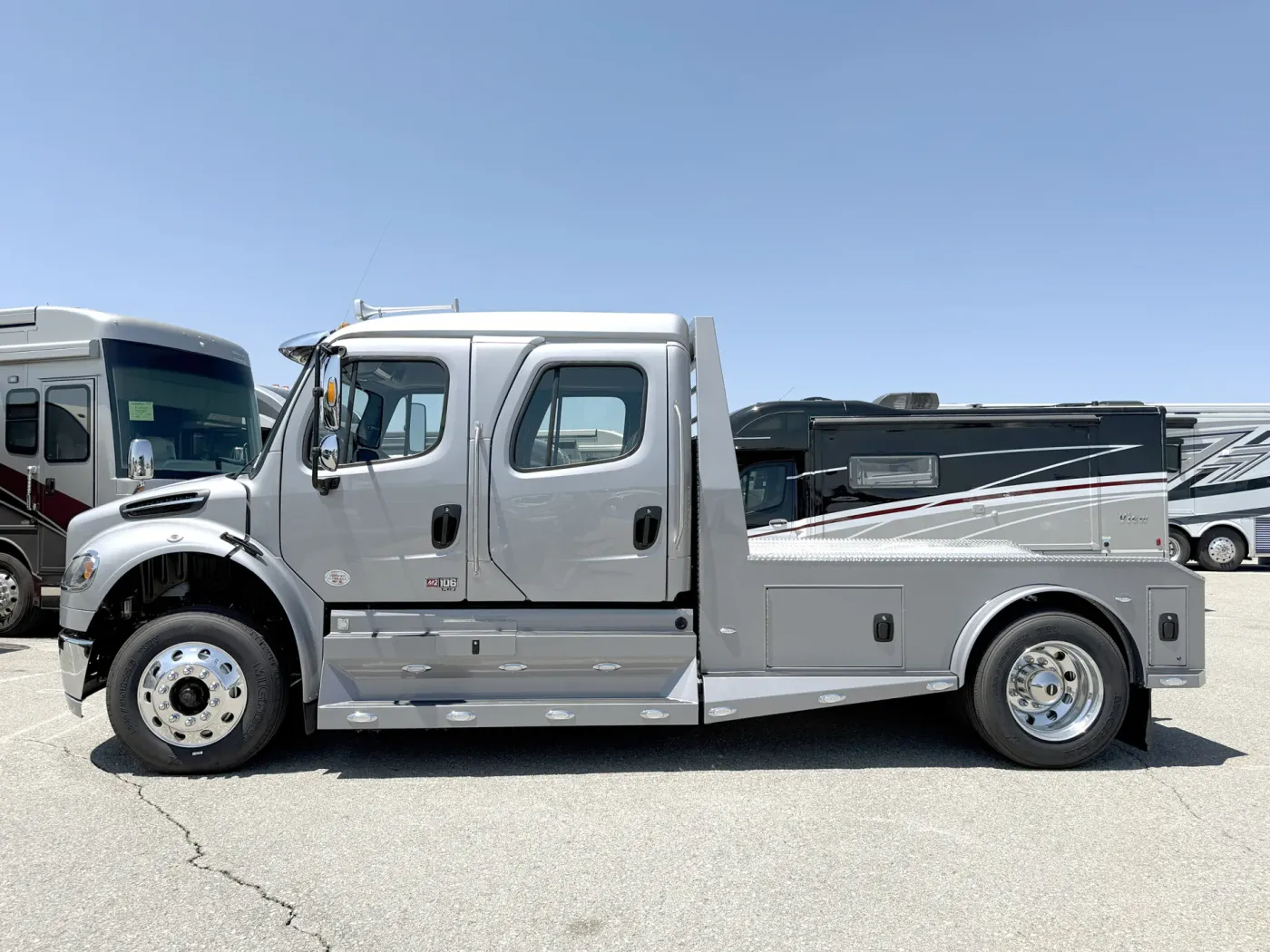 2025 Freightliner M2 106 Plus Summit Hauler | Photo 3 of 25