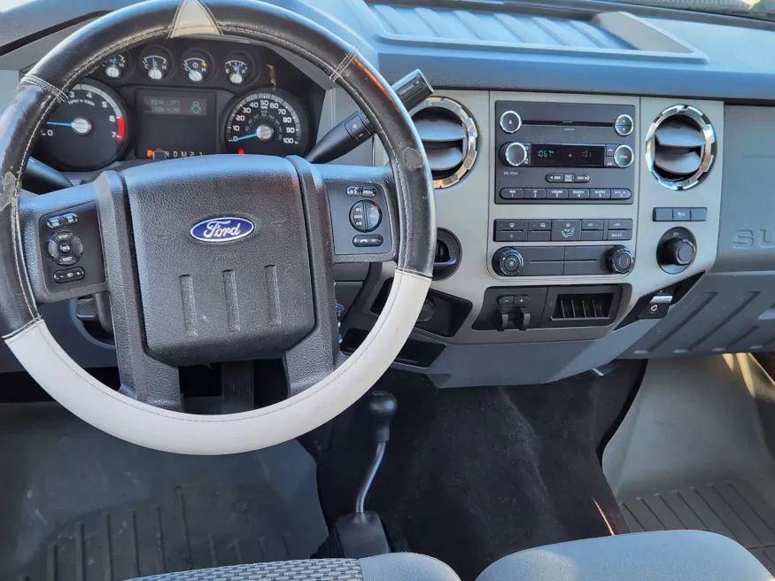 2015 Ford Super Duty F-250 SRW | Photo 13 of 20