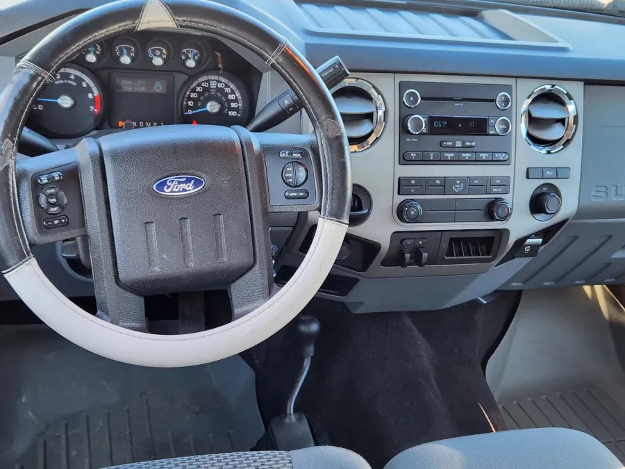 2015 Ford Super Duty F-250 SRW | Photo 13 of 20