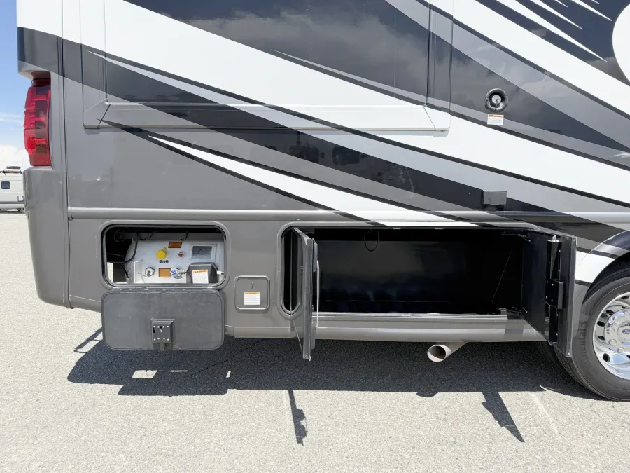 2021 Thor Omni XG32 | Photo 24 of 26