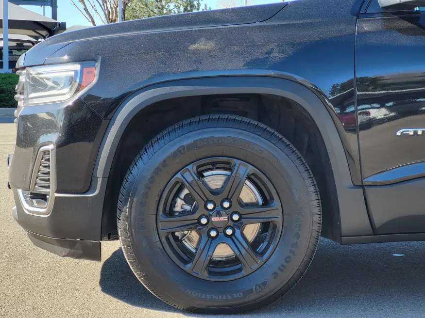 2023 GMC Acadia AT4 | Photo 8 of 27