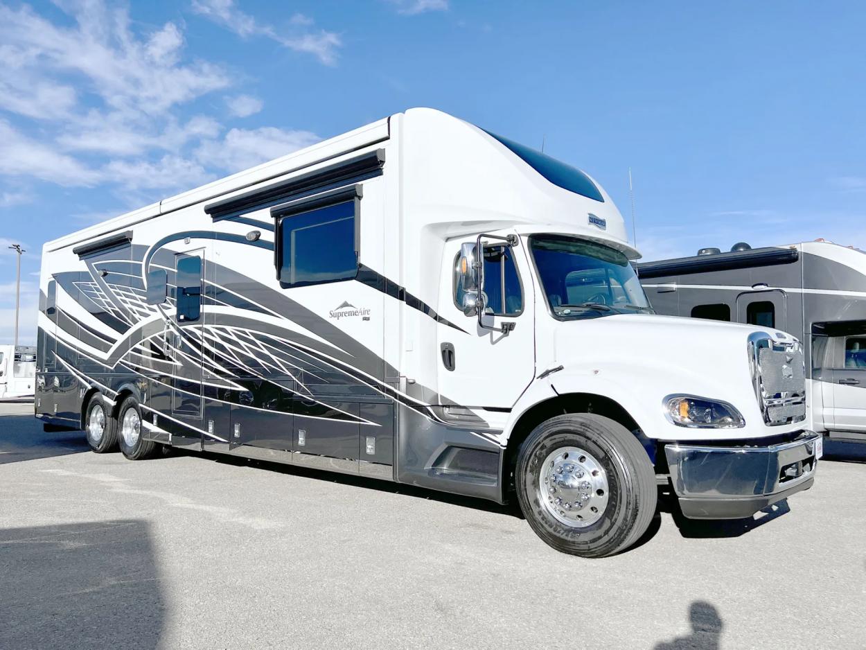 2023 Newmar Supreme Aire 4509 | Photo 1 of 38