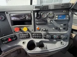 2020 Freightliner Cascadia 113 | Thumbnail Photo 10 of 10