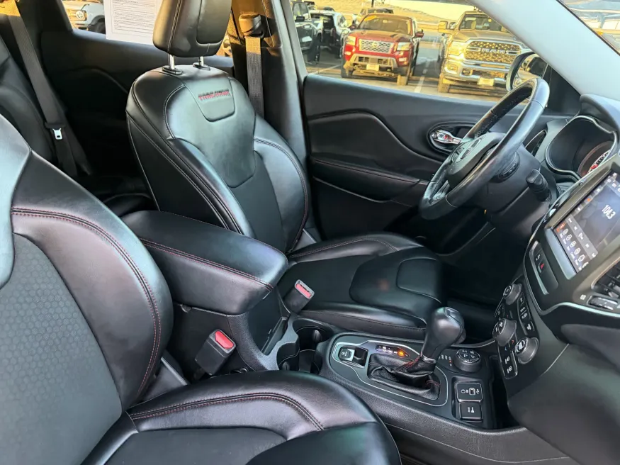 2020 Jeep Cherokee Trailhawk | Photo 8 of 15