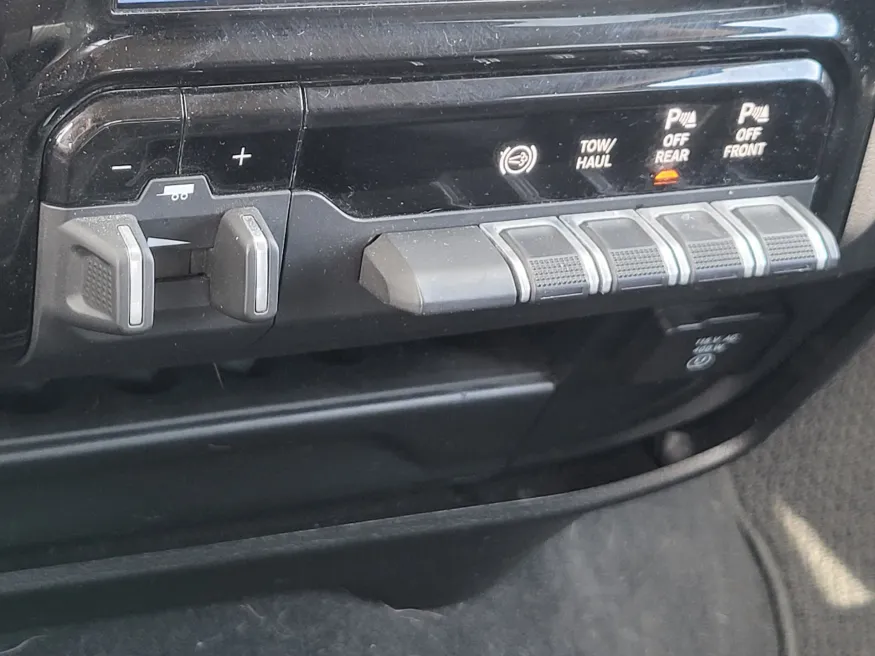 2024 RAM 2500 Laramie | Photo 16 of 24