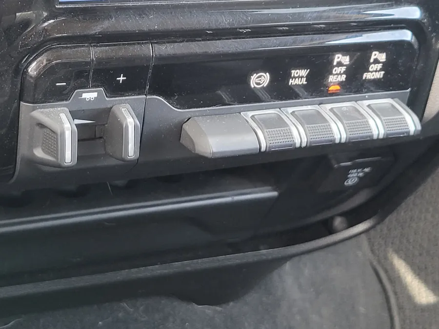 2024 RAM 2500 Laramie | Photo 16 of 24