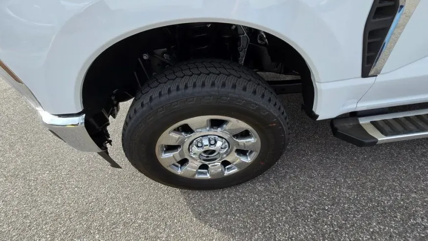 2026 Ford Super Duty F-250 | Photo 17 of 40