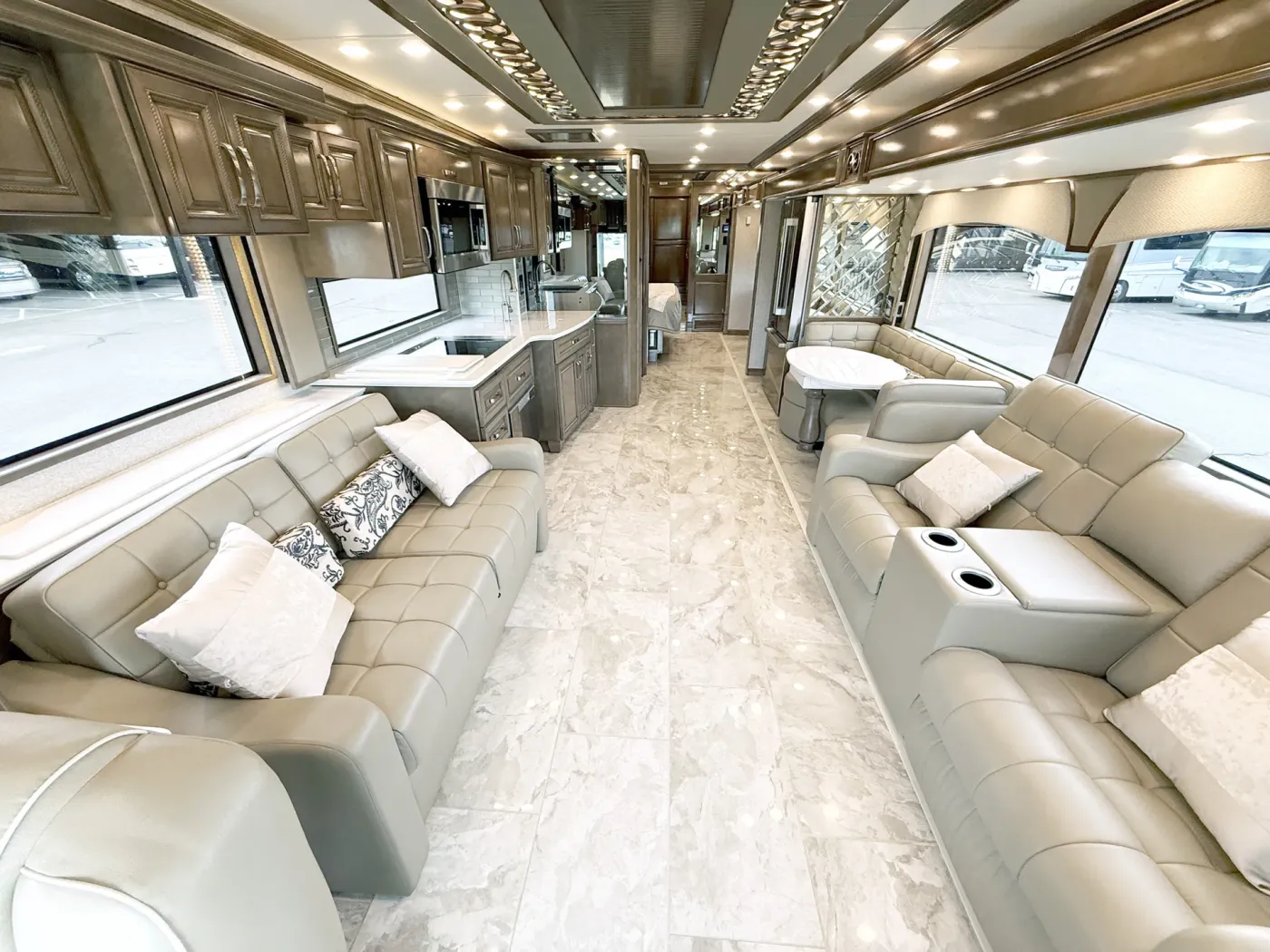 2023 Newmar Essex 4551 | Photo 4 of 34