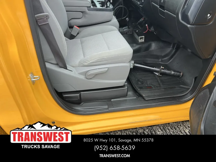 2017 Chevrolet Silverado | Photo 9 of 14