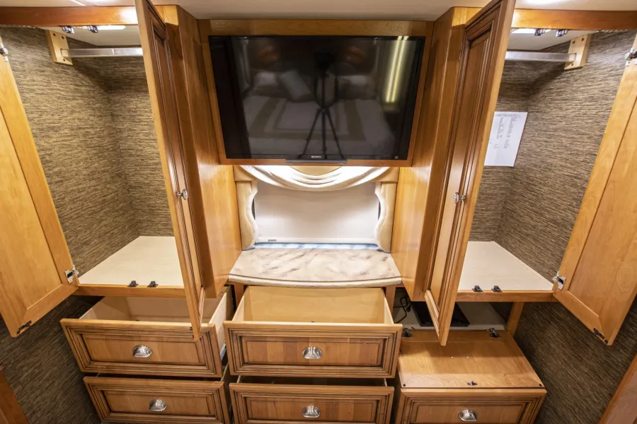 2015 Newmar Dutch Star 4018 | Photo 25 of 32