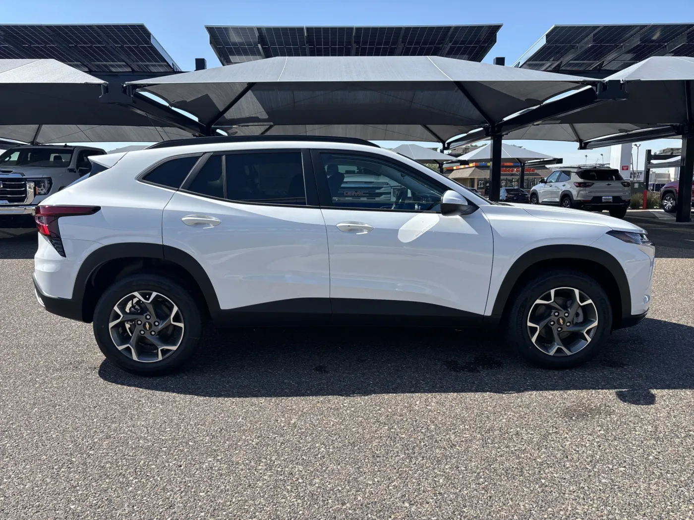 2025 Chevrolet Trax LT | Photo 5 of 20