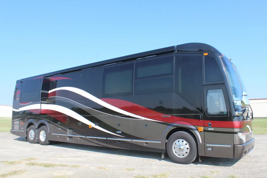 2023 Emerald Prevost H3-45 Triple Slide | Photo 2 of 22
