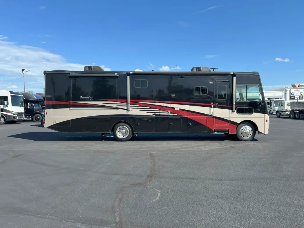 2019 Winnebago Sunstar LX 35F 