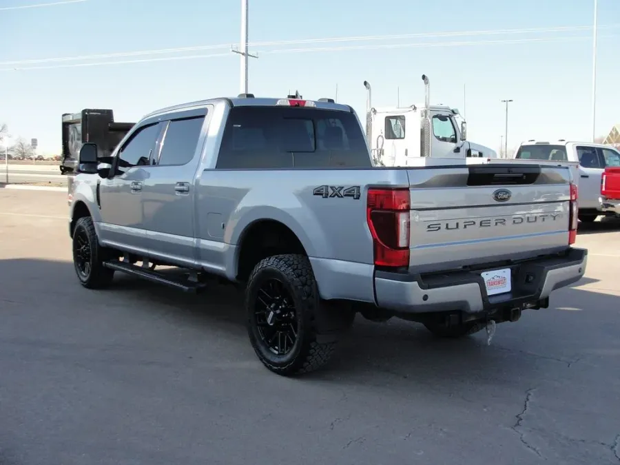 2022 Ford Super Duty F-350 Lariat | Photo 2 of 13
