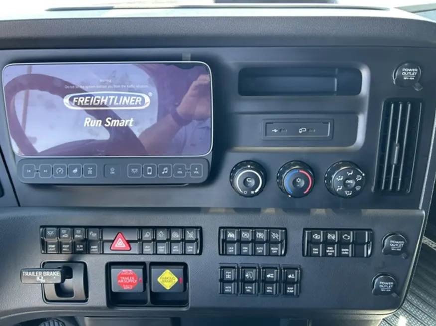2026 Freightliner PJ126SLP | Photo 16 of 18