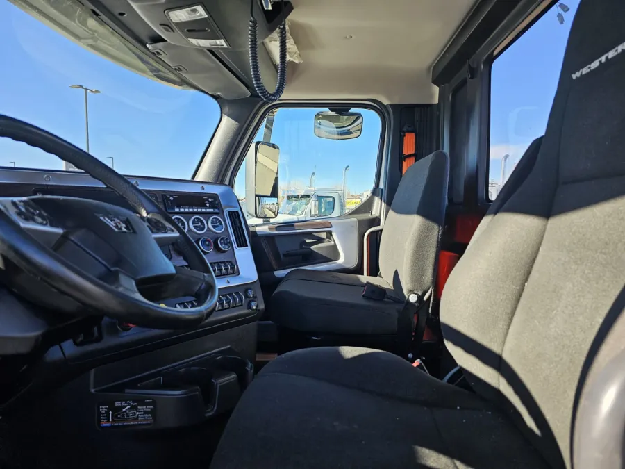 2023 Western Star 4900SA | Photo 15 of 18