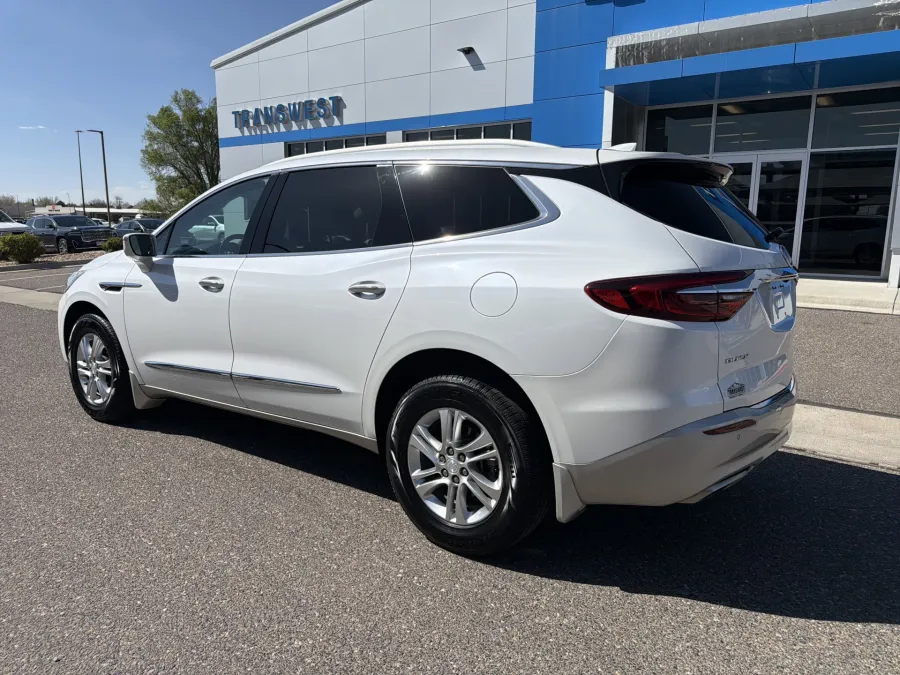 2018 Buick Enclave Essence | Photo 2 of 24