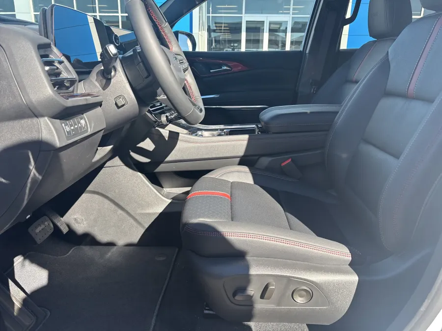 2026 Chevrolet Traverse AWD RS | Photo 17 of 23