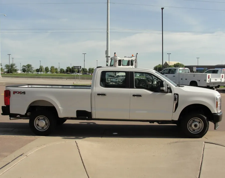 2025 Ford F-250 | Photo 4 of 15