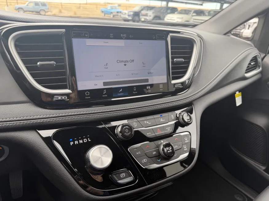 2026 Chrysler Pacifica Select | Photo 16 of 18