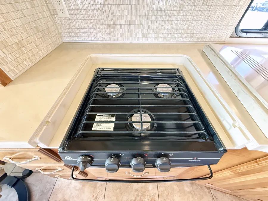 2015 Tiffin Allegro Open Road 34TGA | Photo 9 of 31