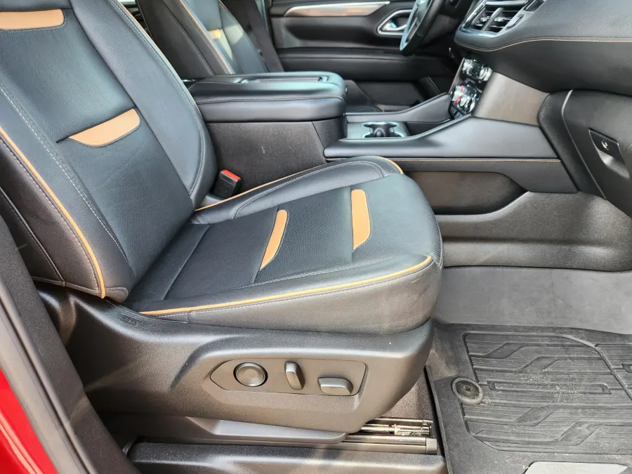 2024 GMC Yukon AT4 | Photo 18 of 32