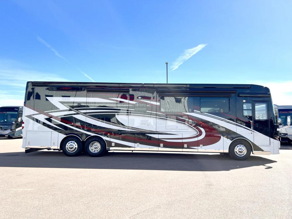 2023 Newmar London Aire 4521 | Photo 2 of 48