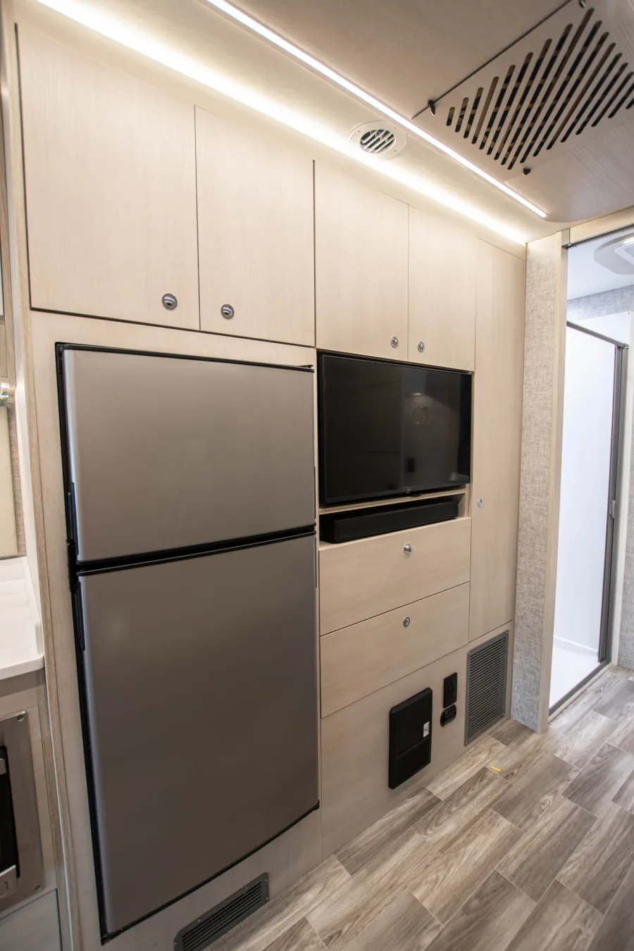 2026 Tiffin Wayfarer 25XRW | Photo 14 of 24