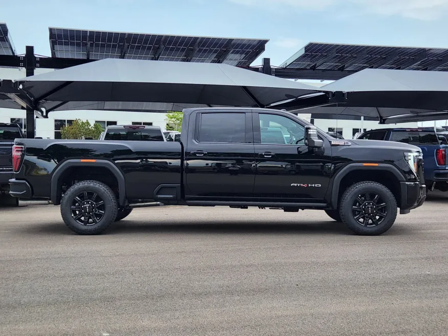 2025 GMC Sierra 2500HD AT4 | Photo 1 of 32